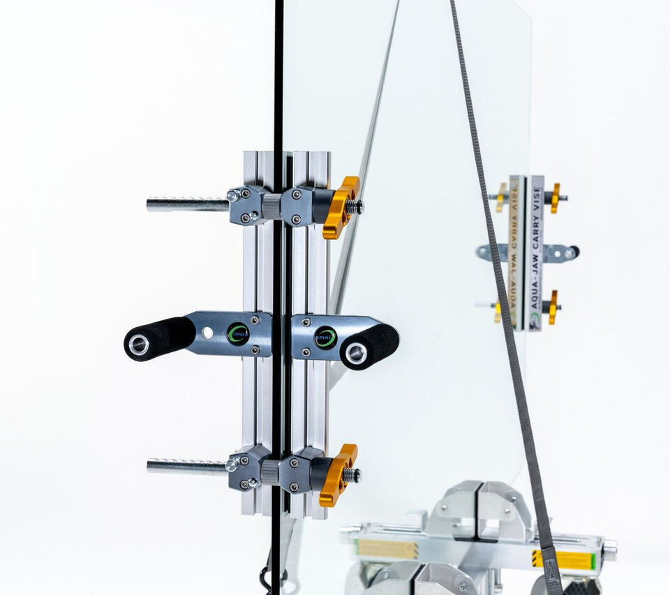 Omni Cubed® Aqua-Jaw™ Carry Vise™